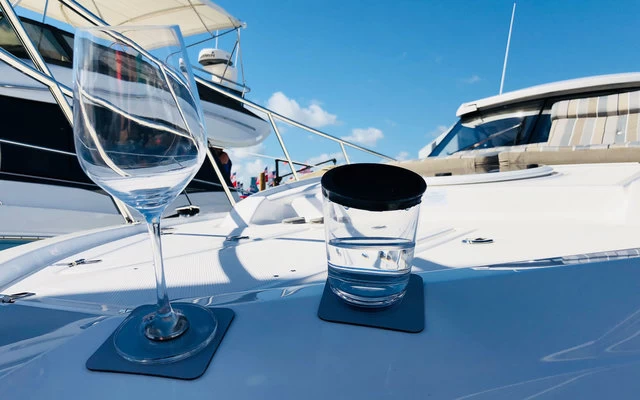 Polycarbonate Magnetic Glasses With Coaster, Set Of 2 7 Polycarbonate Magnetic Glasses With Coaster, Set Of 2 - Image 5